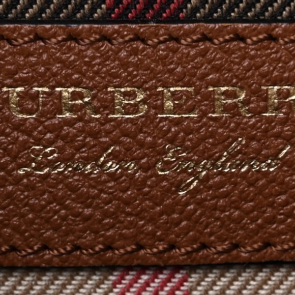 Burberry Buckle Tote Leather
Medium Brown like New comes with featured dustbag - Picture 3 of 5